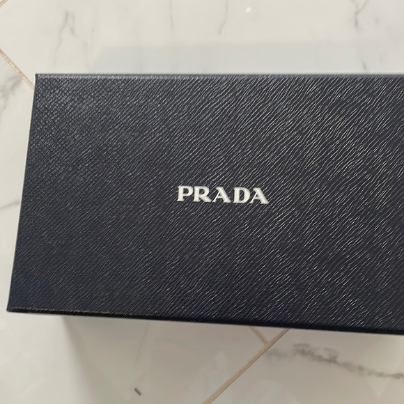 Prada small black clutch comes with crossover straps that can be taken off - Picture 1 of 8